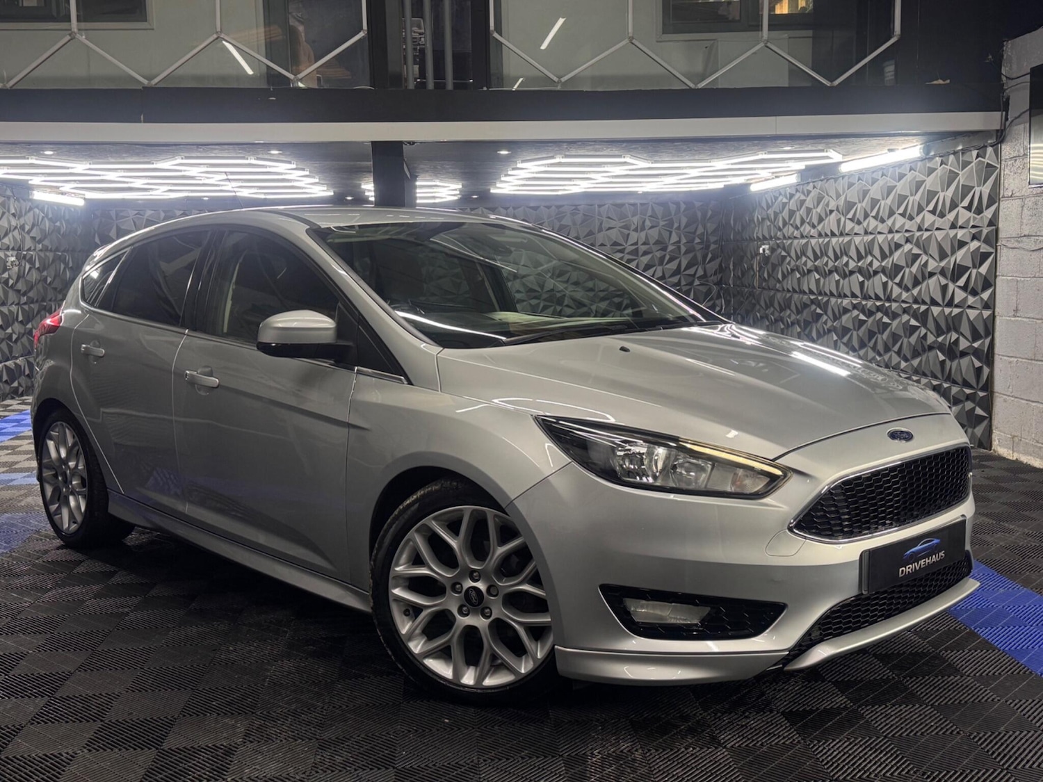 Used Ford Focus 2015 for sale - 77131102: Photo 2