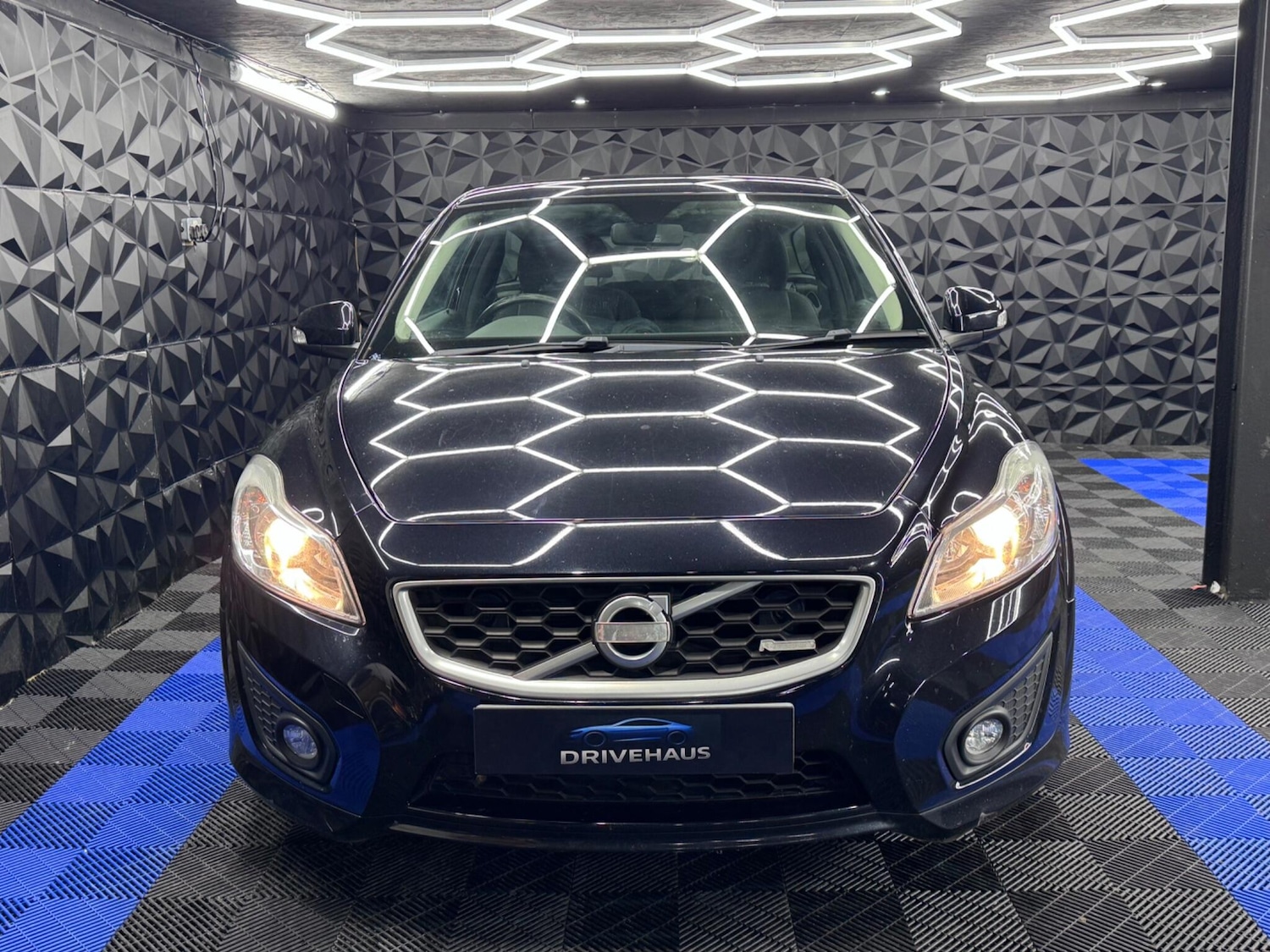 Used Volvo C30 2012 for sale - 76423698: Photo 2