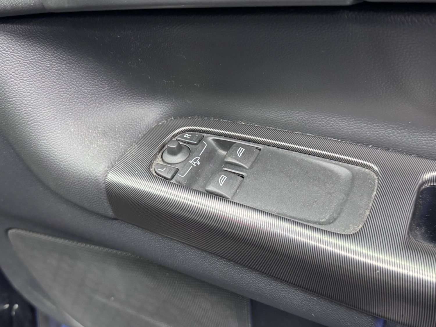 Used Volvo C30 2012 for sale - 76423698: Photo 30