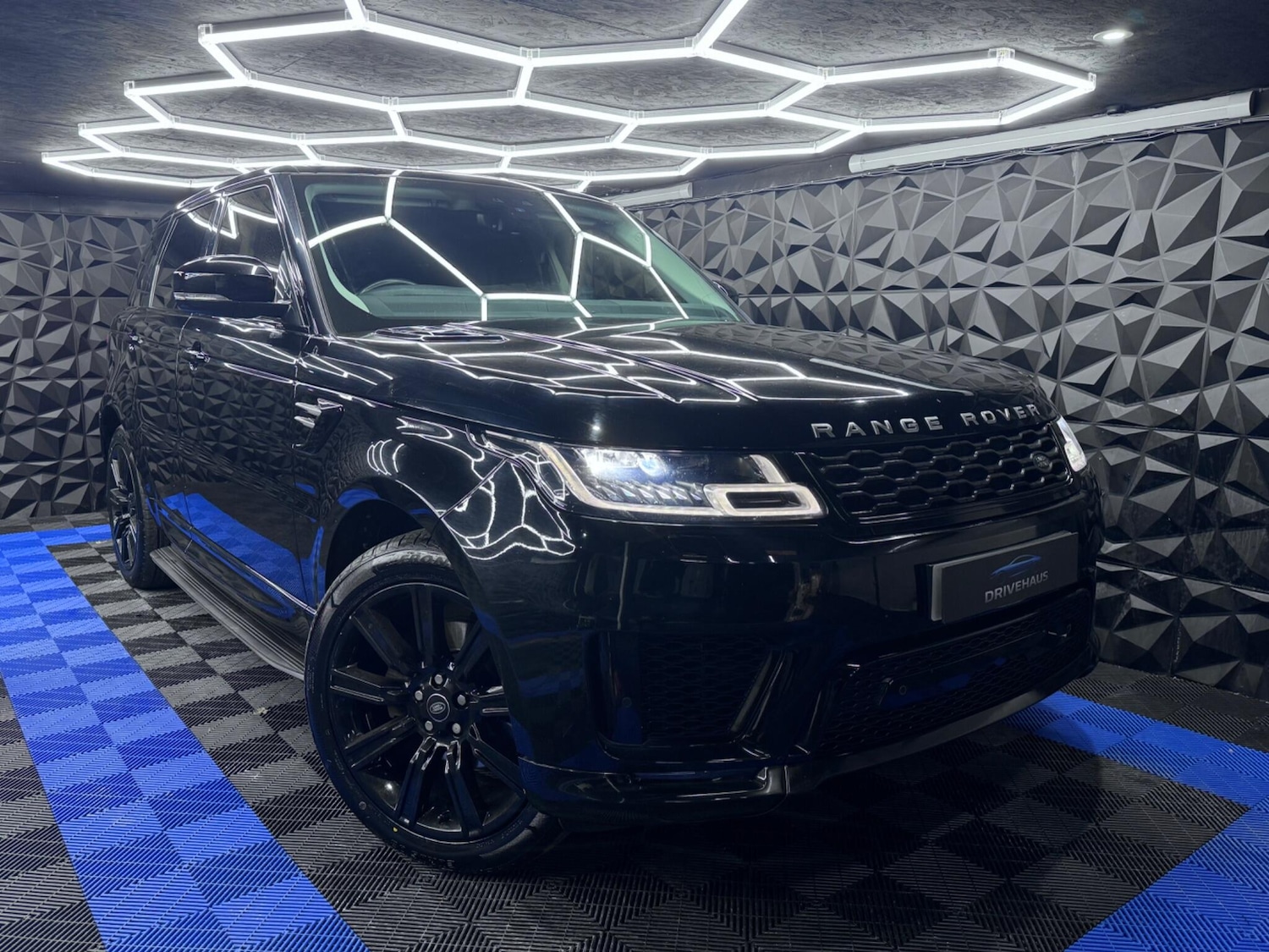 Used Land Rover Range Rover Sport 2018 for sale - 76742613: Photo 1