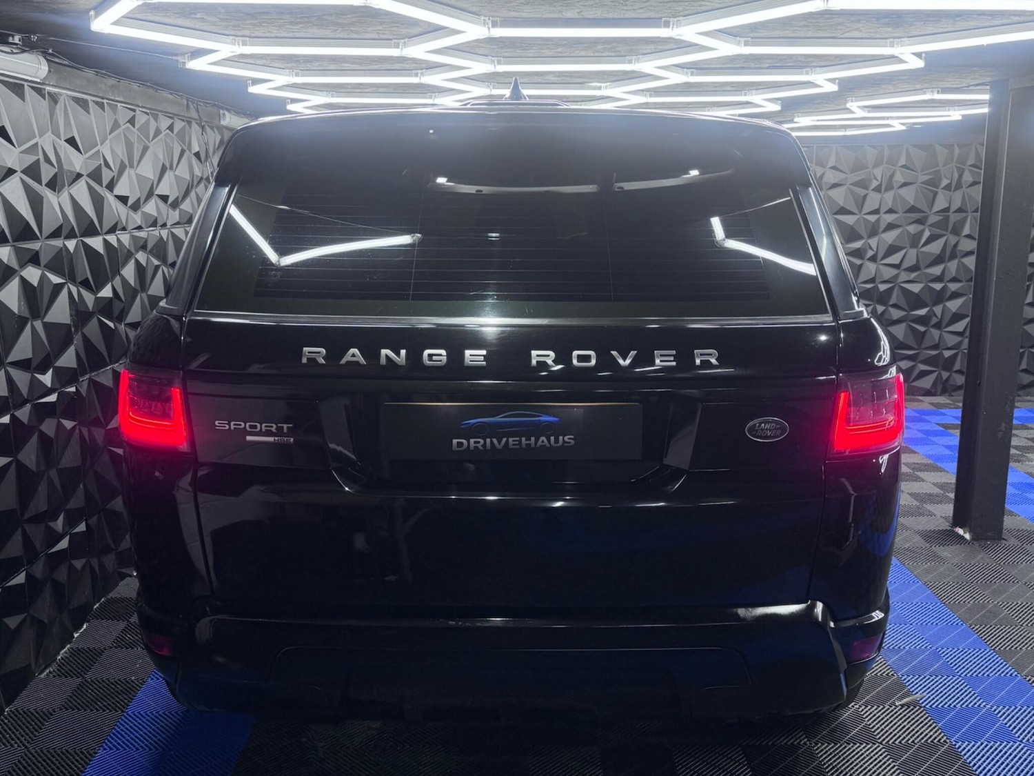 Used Land Rover Range Rover Sport 2018 for sale - 76742613: Photo 15