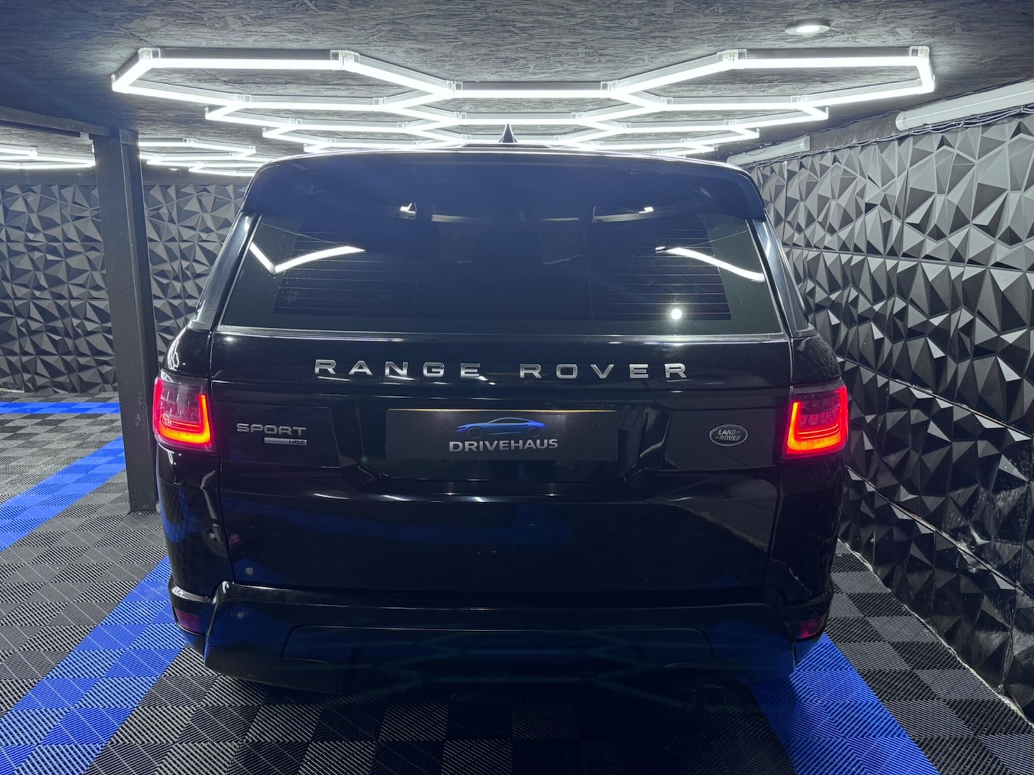 Used Land Rover Range Rover Sport 2018 for sale - 76742613: Photo 17