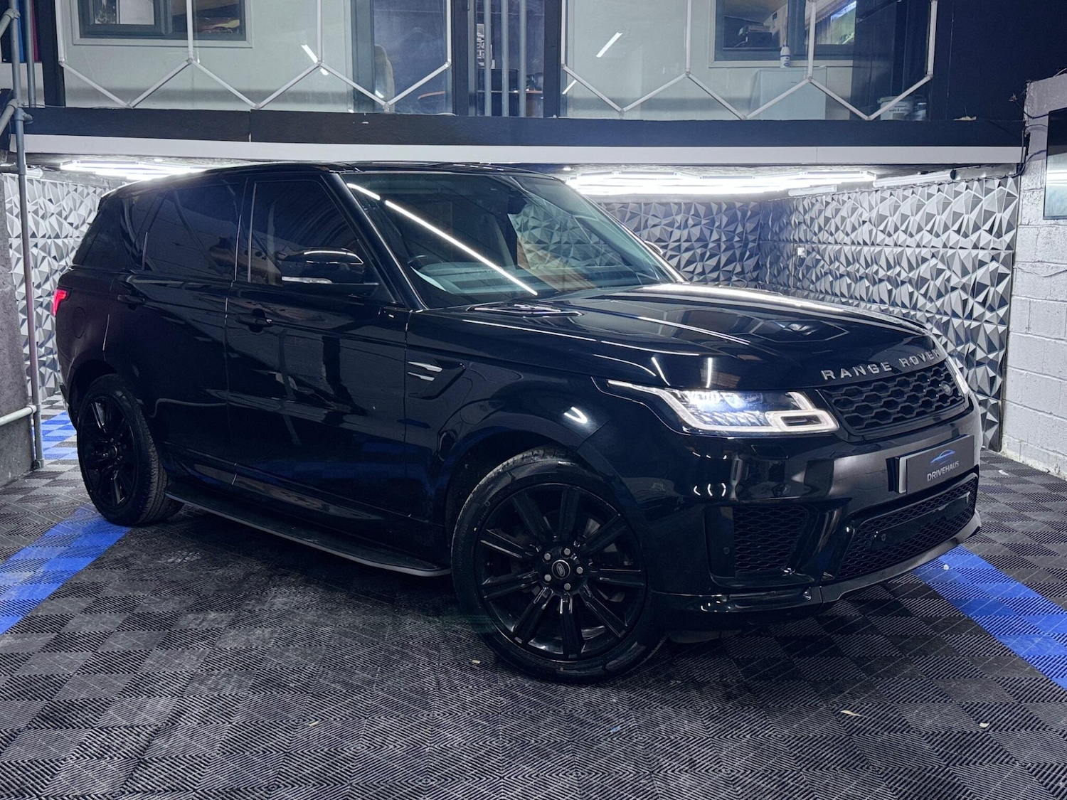 Used Land Rover Range Rover Sport 2018 for sale - 76742613: Photo 2