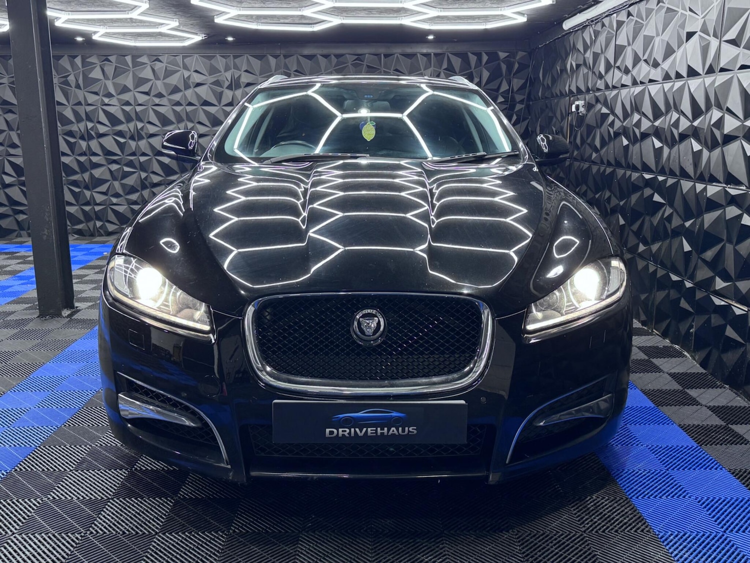 Used Jaguar XF 2014 for sale - 77291265: Photo 10