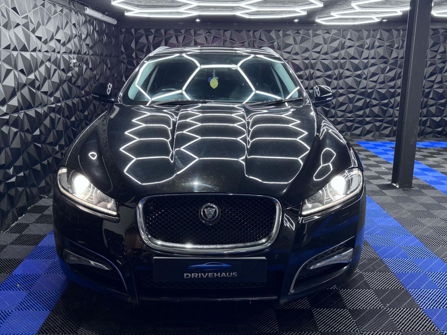Used Jaguar XF 2014 for sale - 77291265: Photo 11