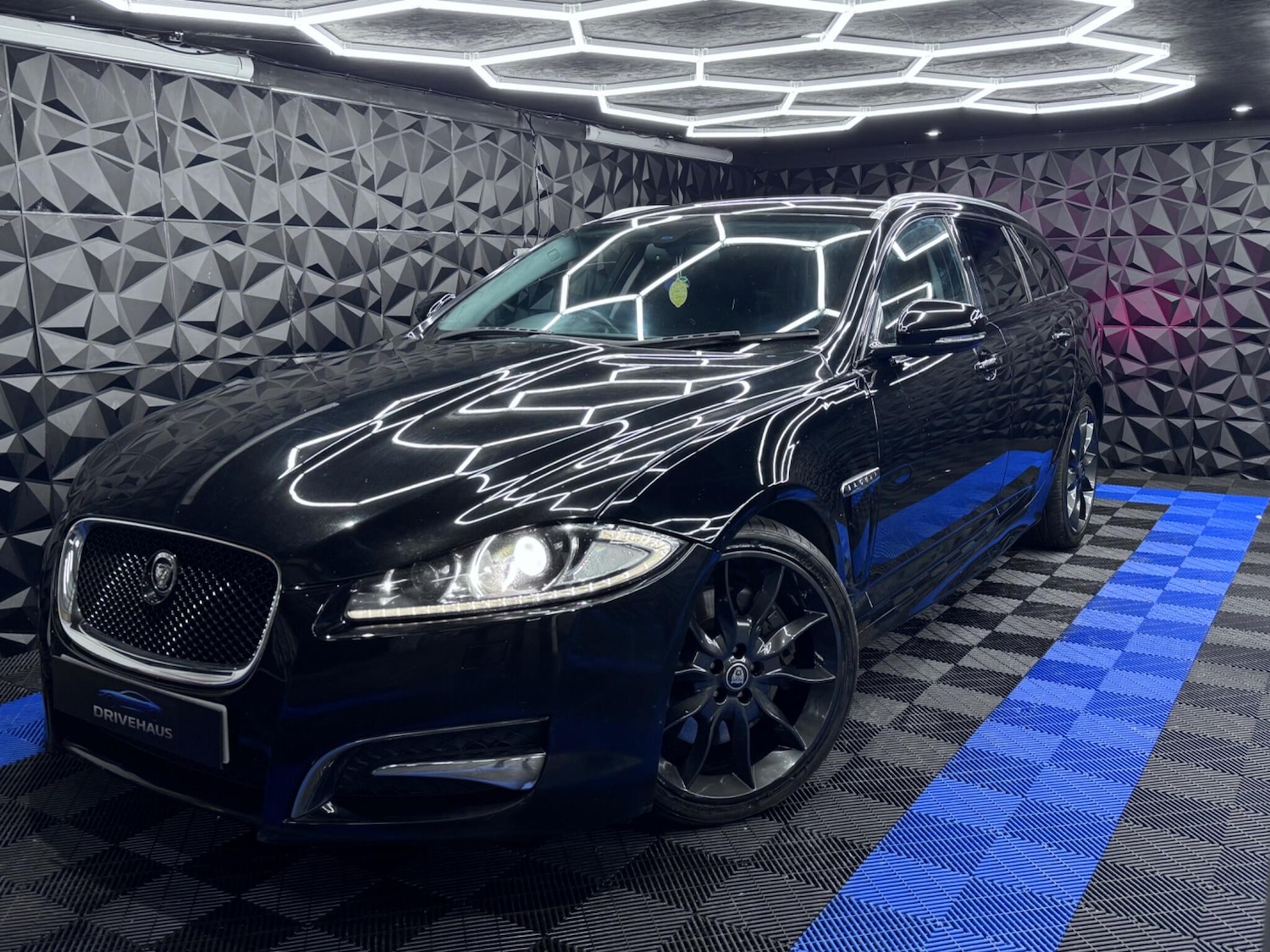 Used Jaguar XF 2014 for sale - 77291265: Photo 14