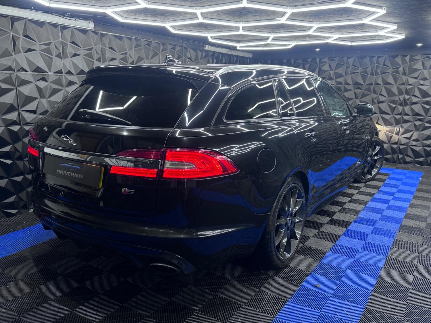 Used Jaguar XF 2014 for sale - 77291265: Photo 24