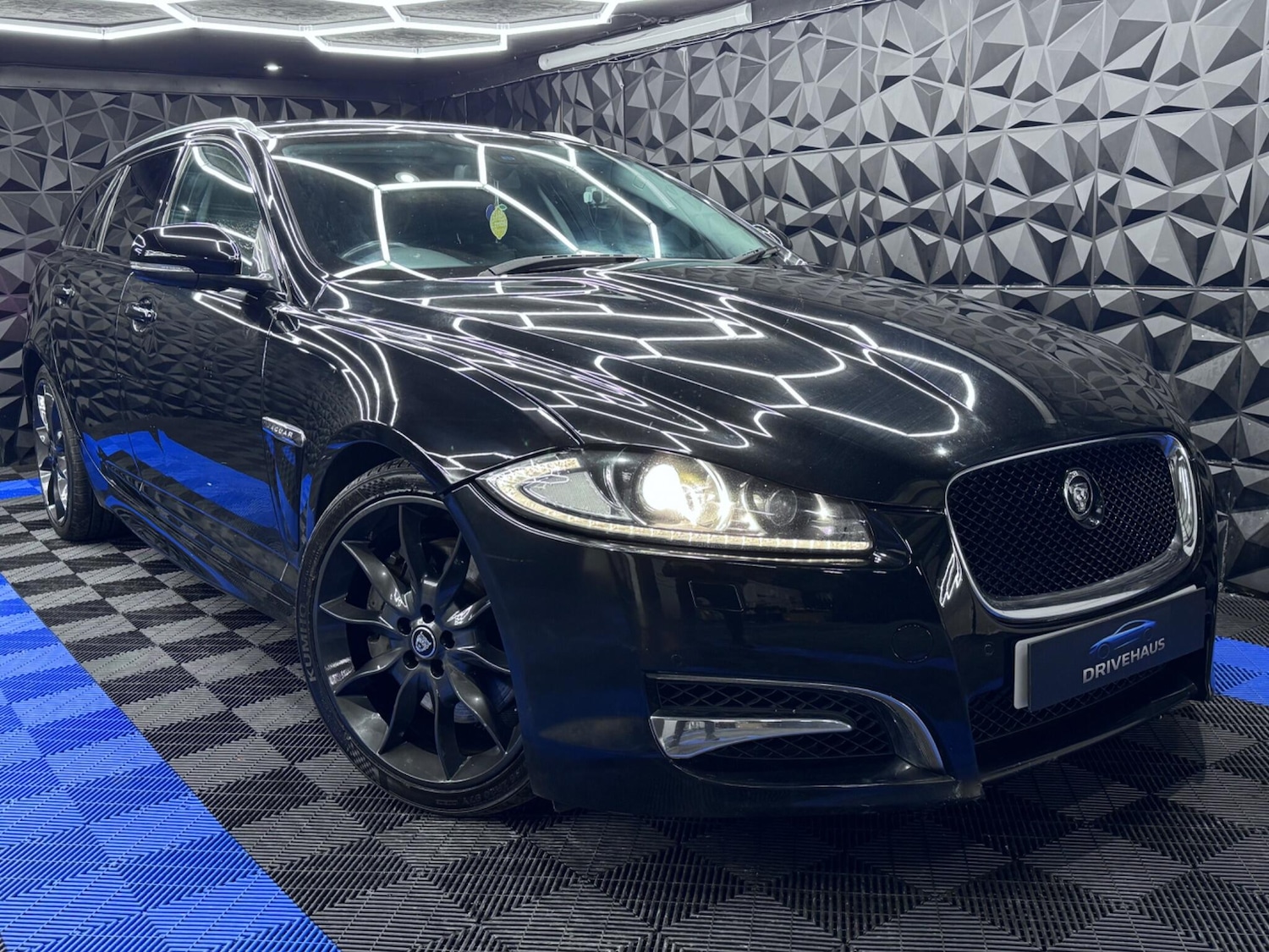 Used Jaguar XF 2014 for sale - 77291265: Photo 6