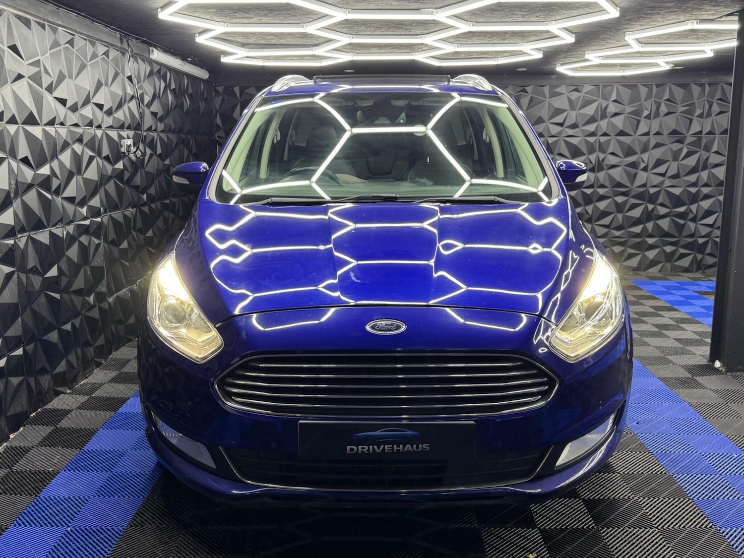 Used Ford Galaxy 2017 for sale - 76200662: Photo 2