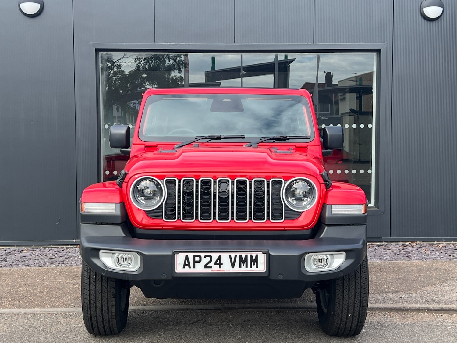 Used Jeep Wrangler 2024 for sale - 77010318: Photo 2