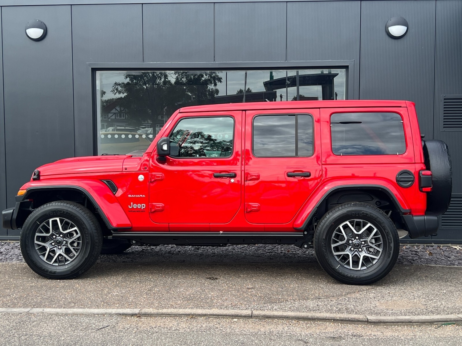 Used Jeep Wrangler 2024 for sale - 77010318: Photo 7