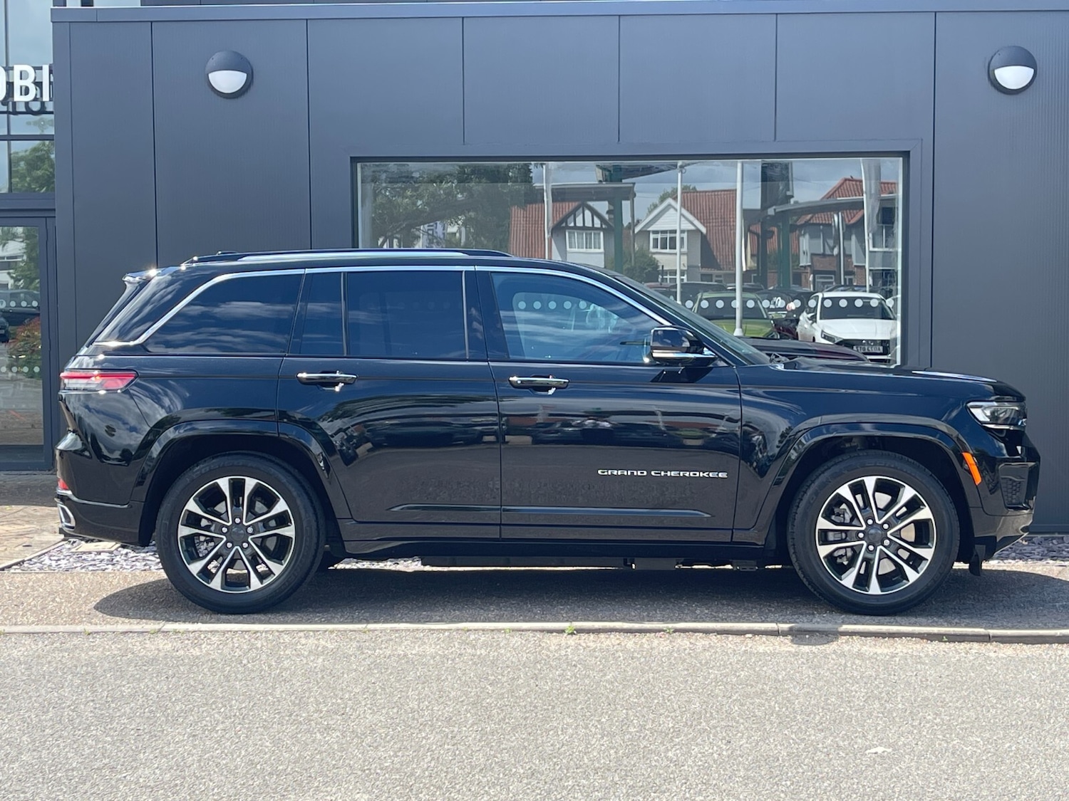 Used Jeep Grand Cherokee 2024 for sale - 76868910: Photo 2