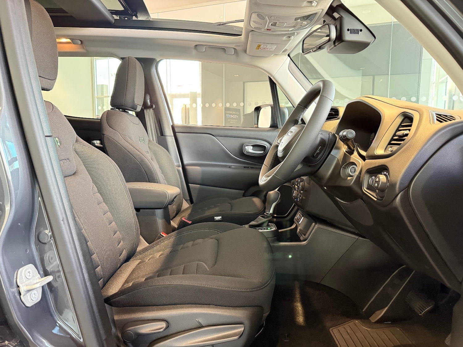 Used Jeep Renegade 2025 for sale - 76229299: Photo 5