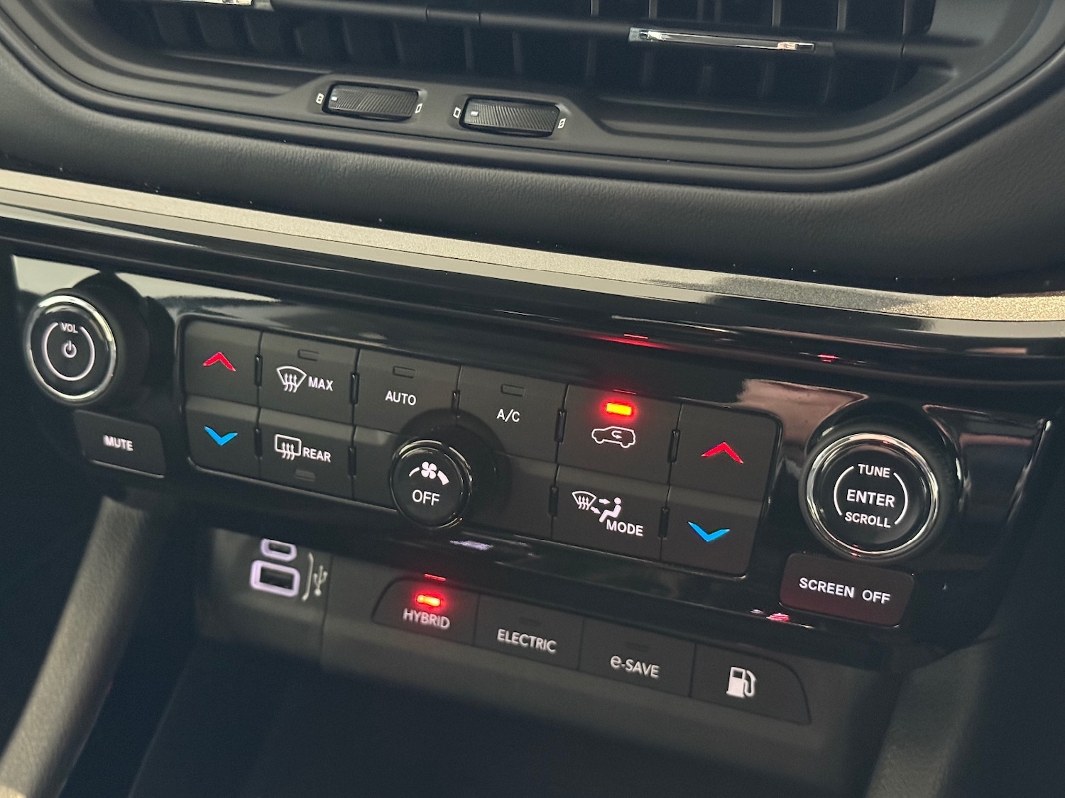 Used Jeep Compass 2024 for sale - 76868840: Photo 31