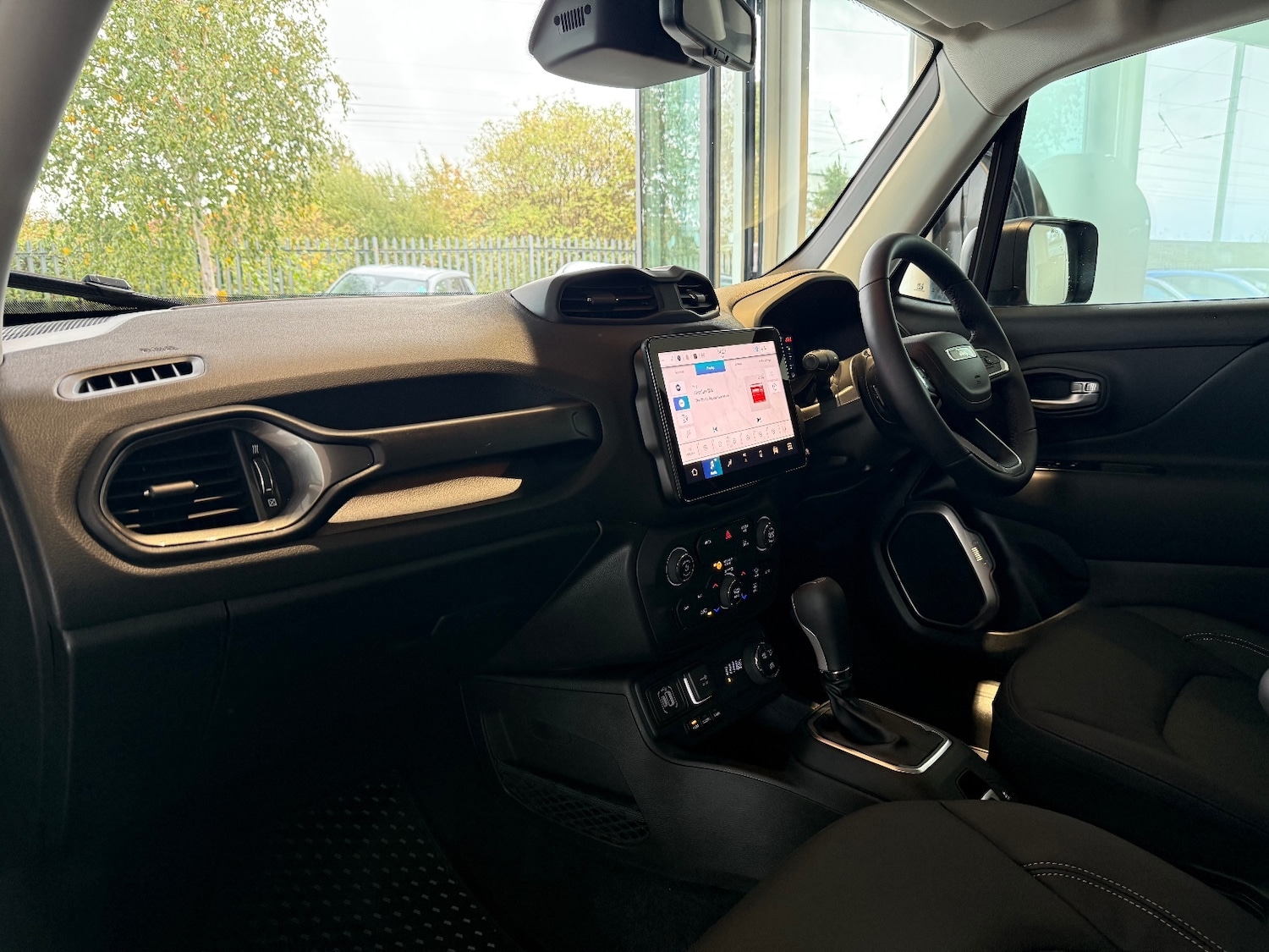 Used Jeep Renegade 2025 for sale - 76870529: Photo 10