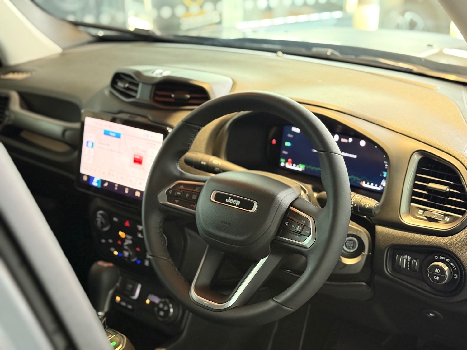 Used Jeep Renegade 2025 for sale - 76870529: Photo 4