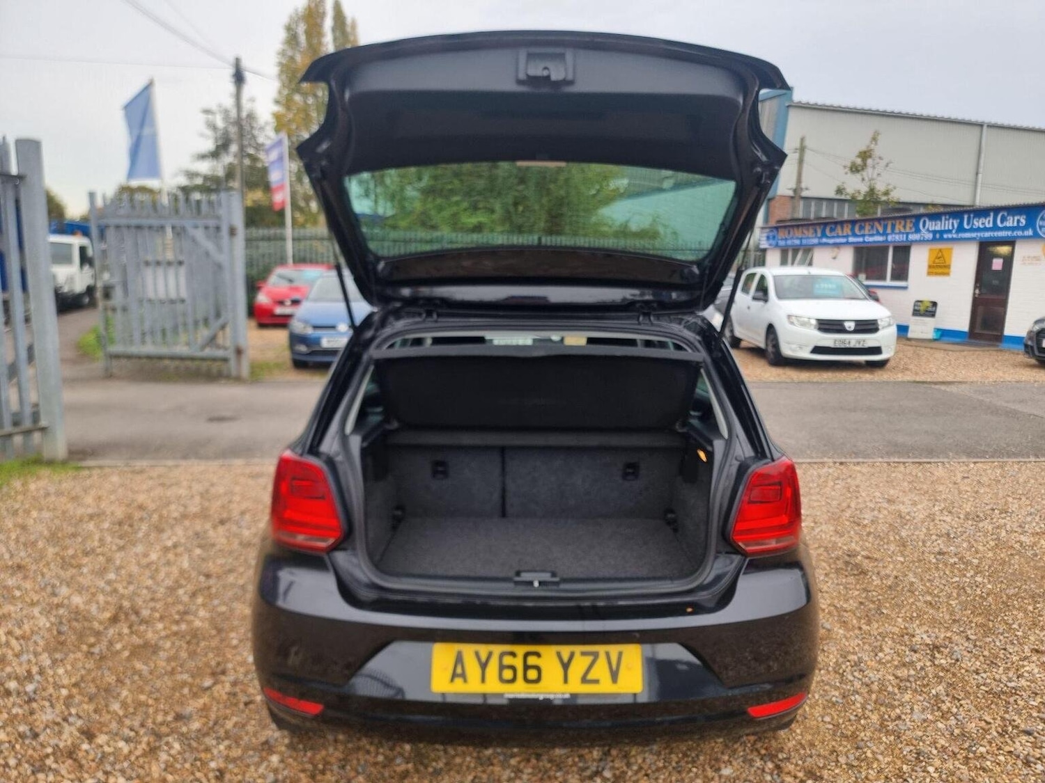 Used Volkswagen Polo 2016 for sale - 77802373: Photo 14