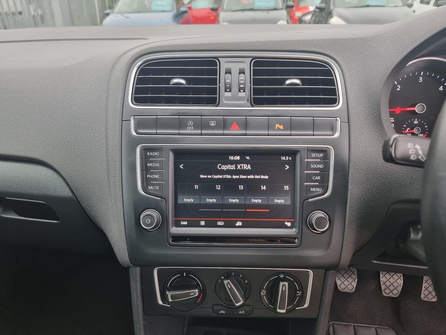 Used Volkswagen Polo 2016 for sale - 77802373: Photo 30