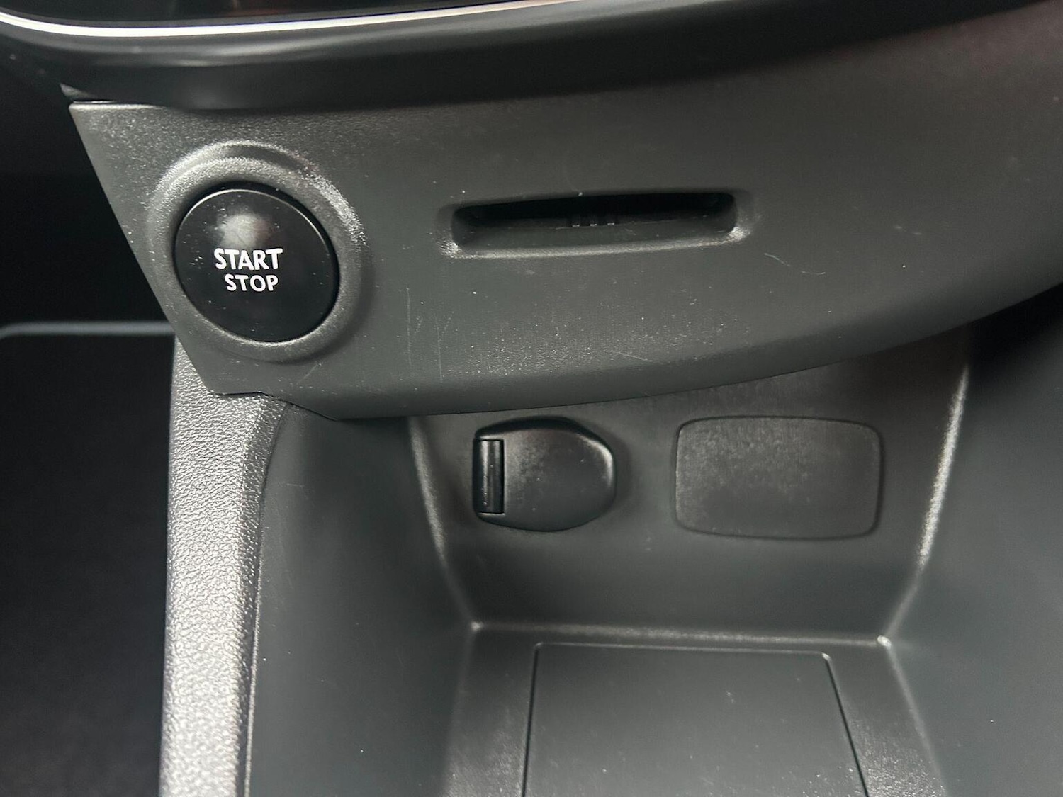 Used Renault Clio 2017 for sale - 77802360: Photo 24