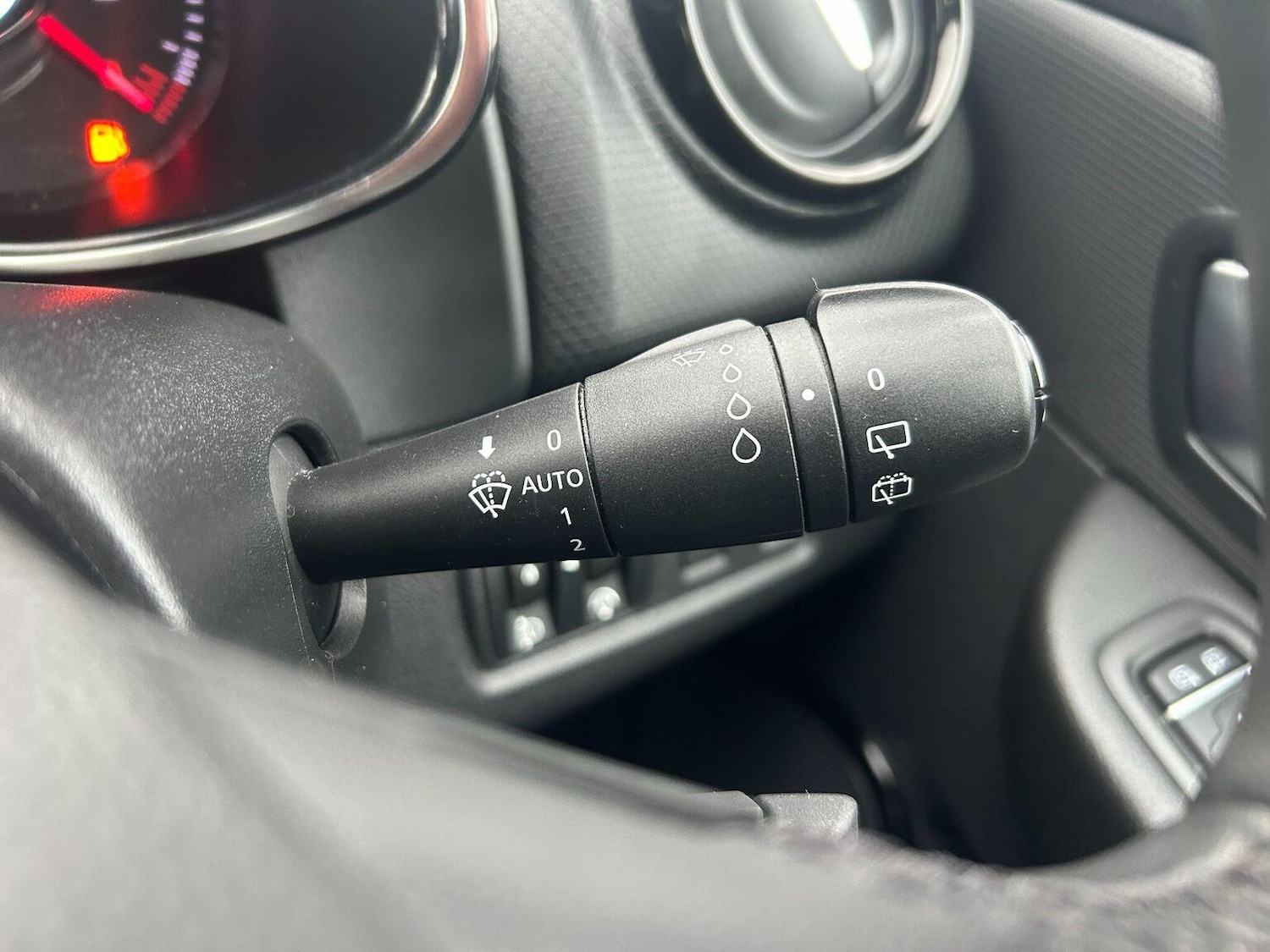 Used Renault Clio 2017 for sale - 77802360: Photo 29