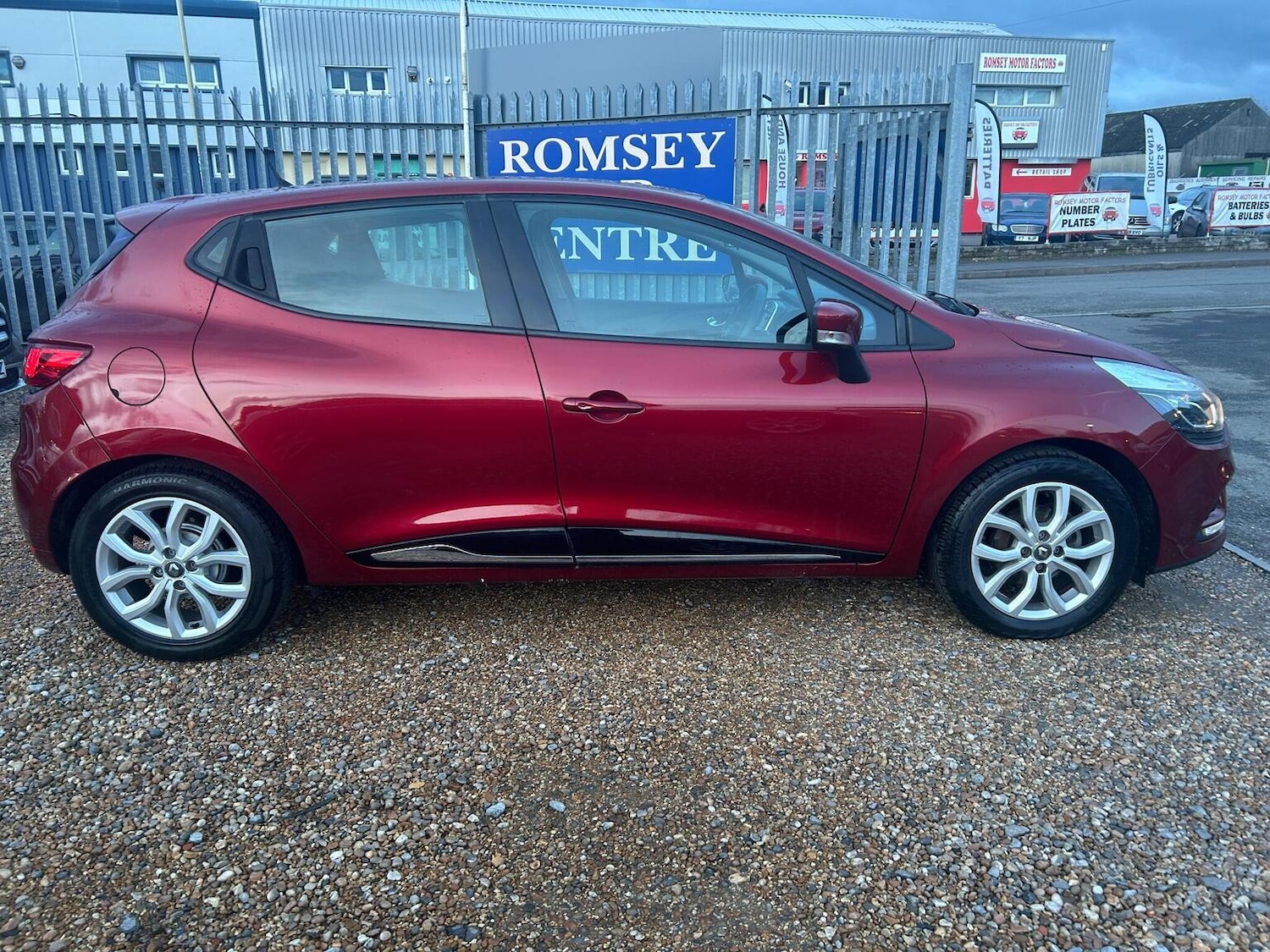 Used Renault Clio 2017 for sale - 77802360: Photo 8