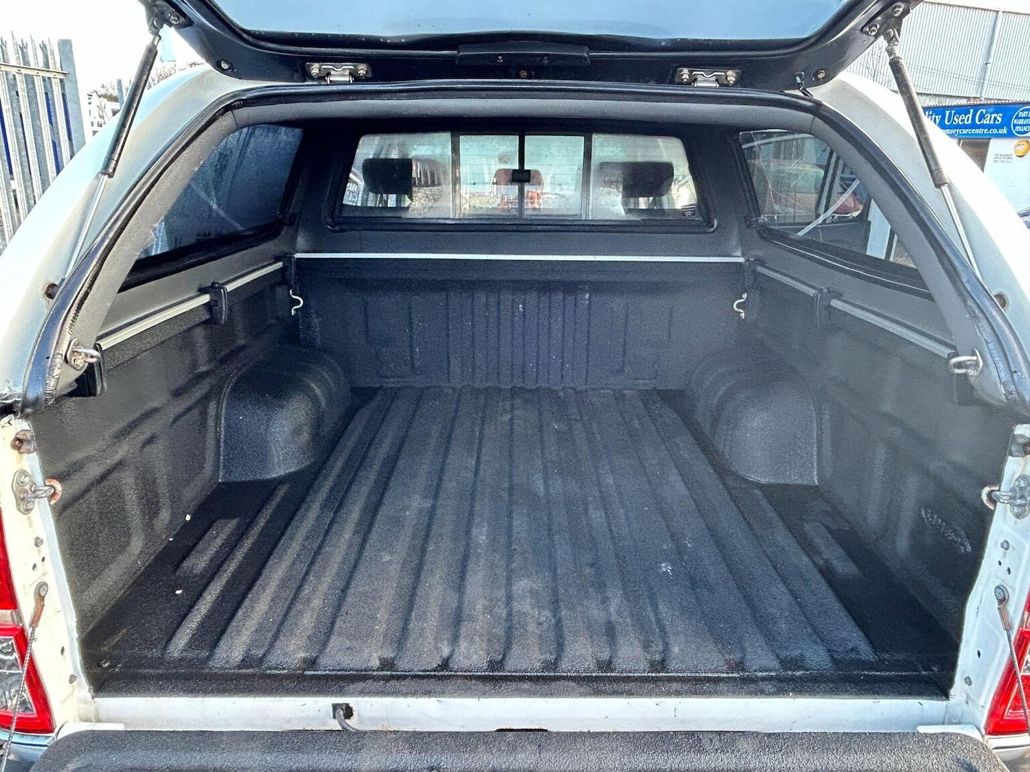 Used Toyota Hilux 2015 for sale - 77802370: Photo 17