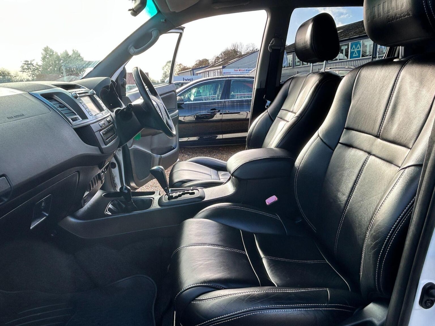 Used Toyota Hilux 2015 for sale - 77802370: Photo 23