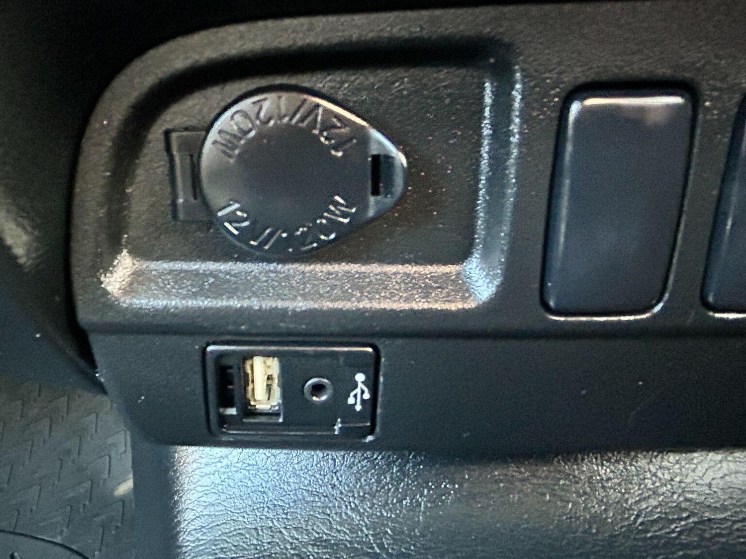 Used Toyota Hilux 2015 for sale - 77802370: Photo 37