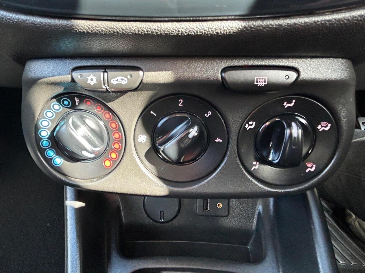 Used Vauxhall Corsa 2015 for sale - 78213544: Photo 32