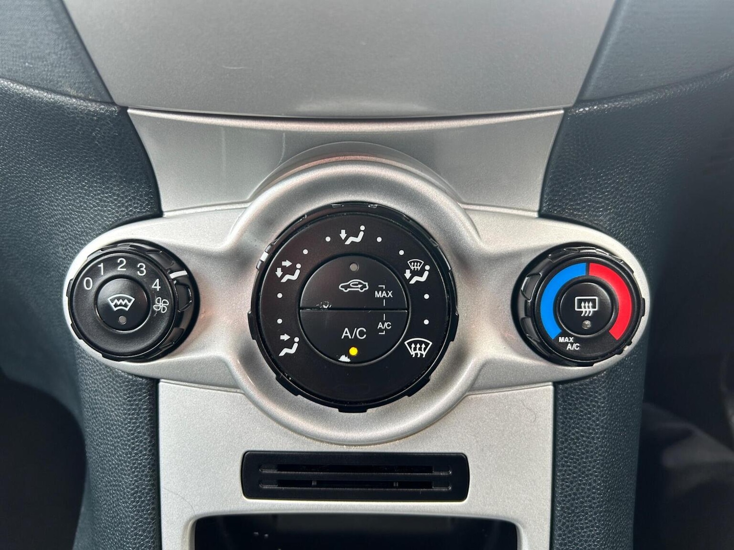 Used Ford Fiesta 2010 for sale - 78084481: Photo 29