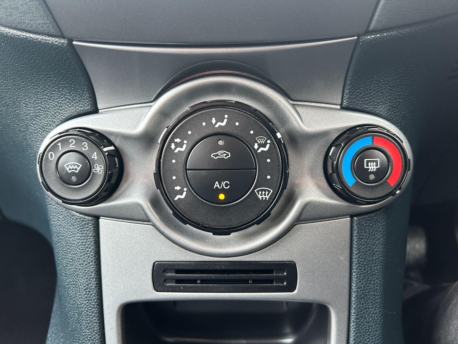 Used Ford Fiesta 2011 for sale - 77802378: Photo 36