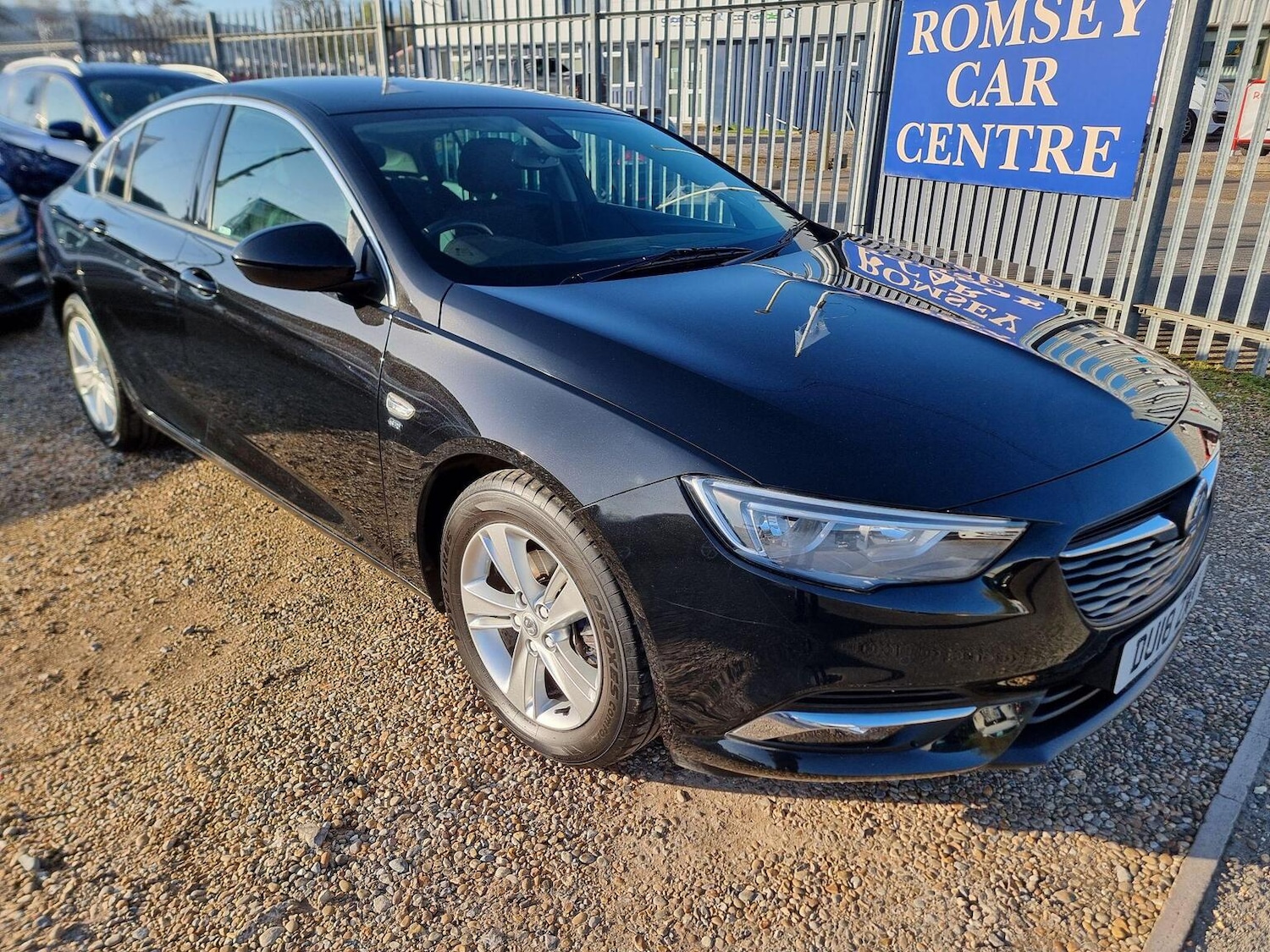Used Vauxhall Insignia 2018 for sale - 77921407: Photo 3