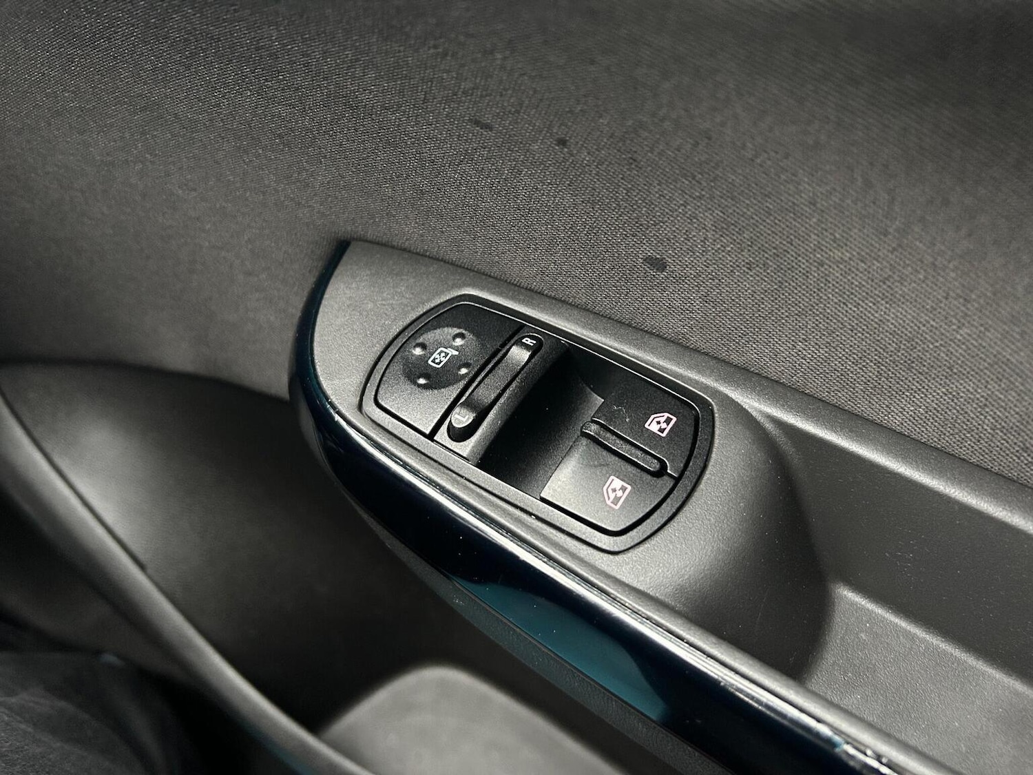 Used Vauxhall Corsa 2016 for sale - 77802350: Photo 24