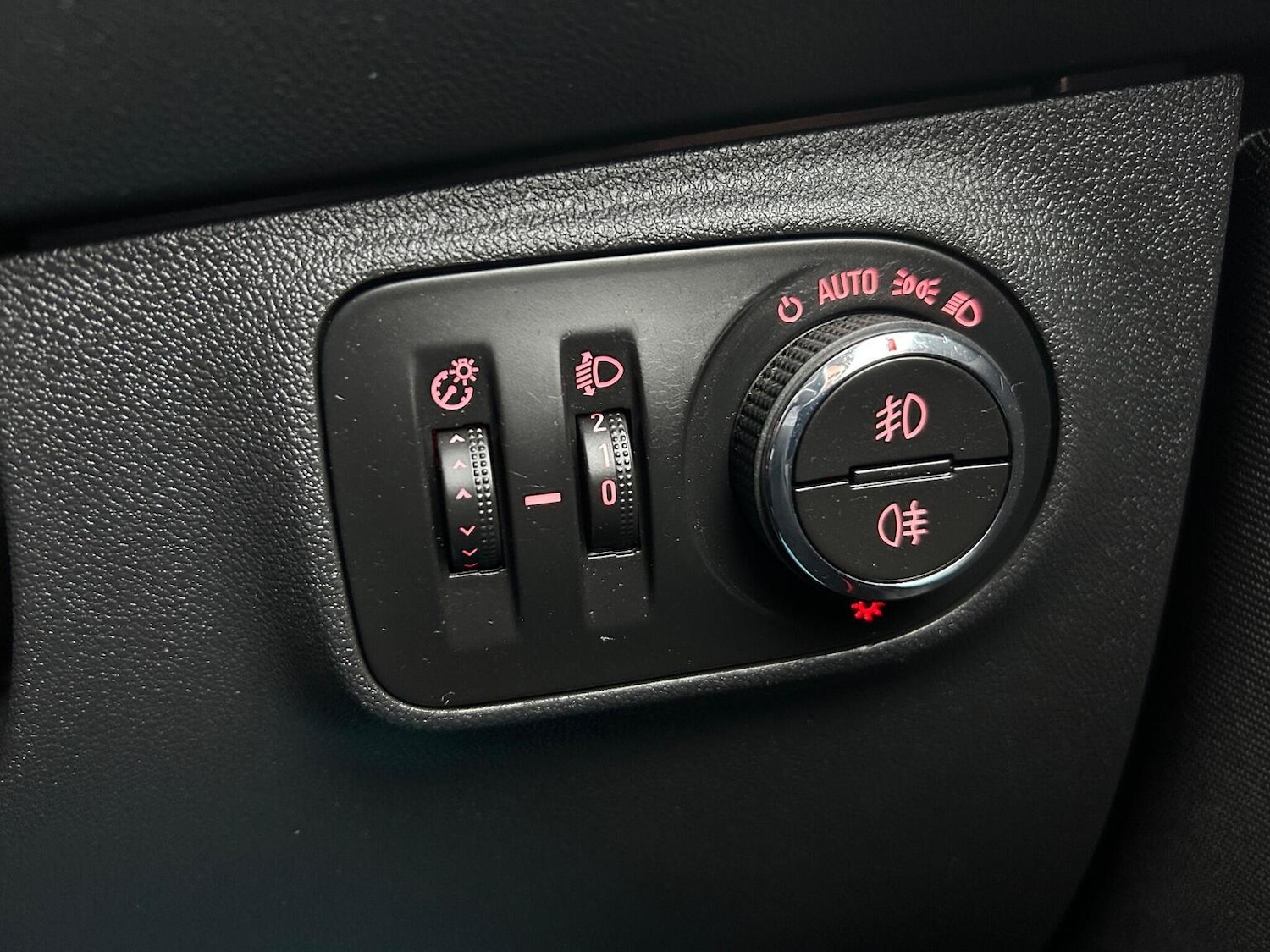 Used Vauxhall Corsa 2016 for sale - 77802350: Photo 25