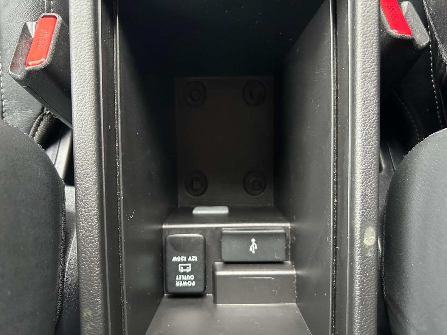 Used Mitsubishi Outlander 2017 for sale - 77938173: Photo 44