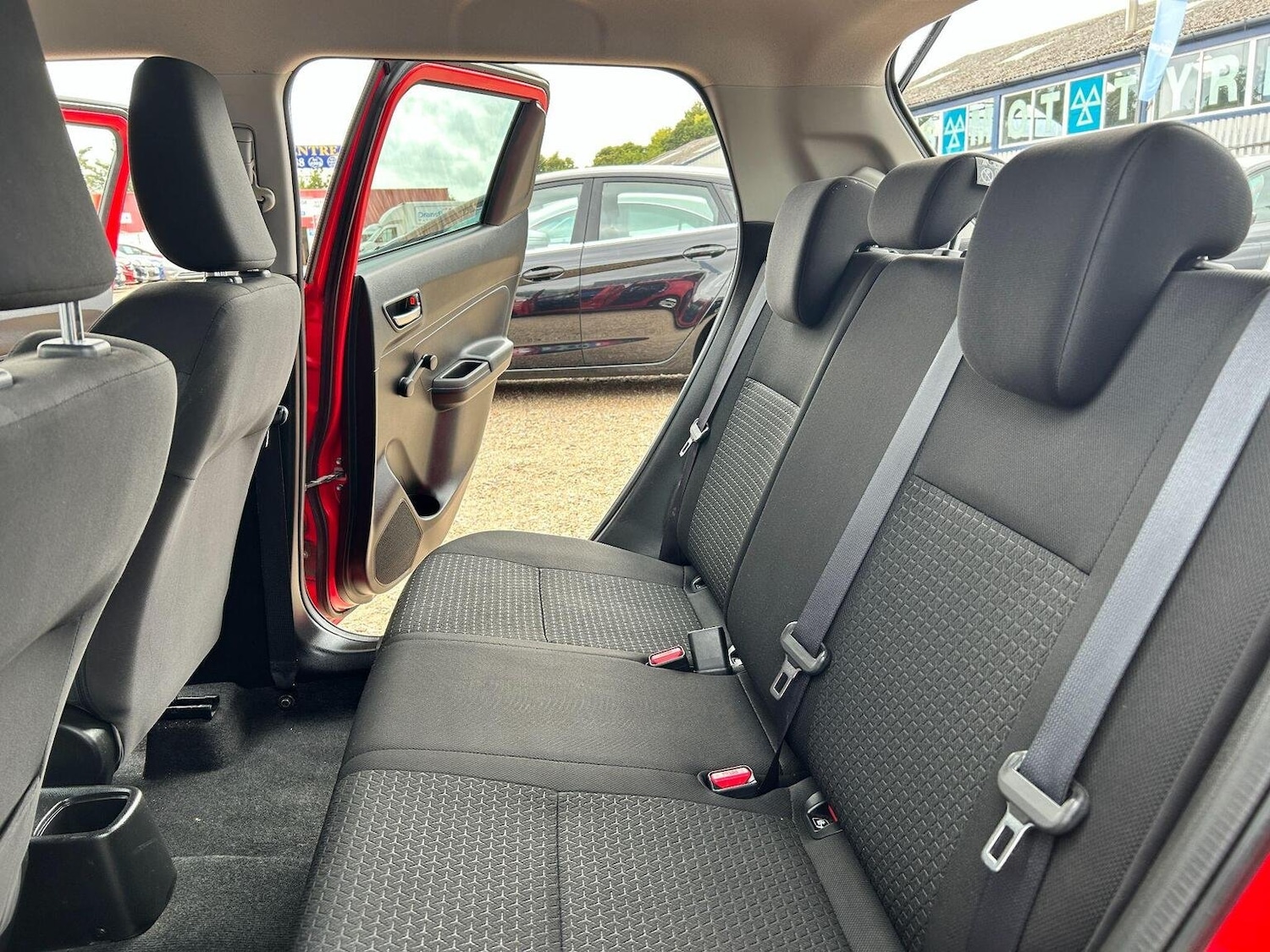 Used Suzuki Swift 2018 for sale - 77802380: Photo 27