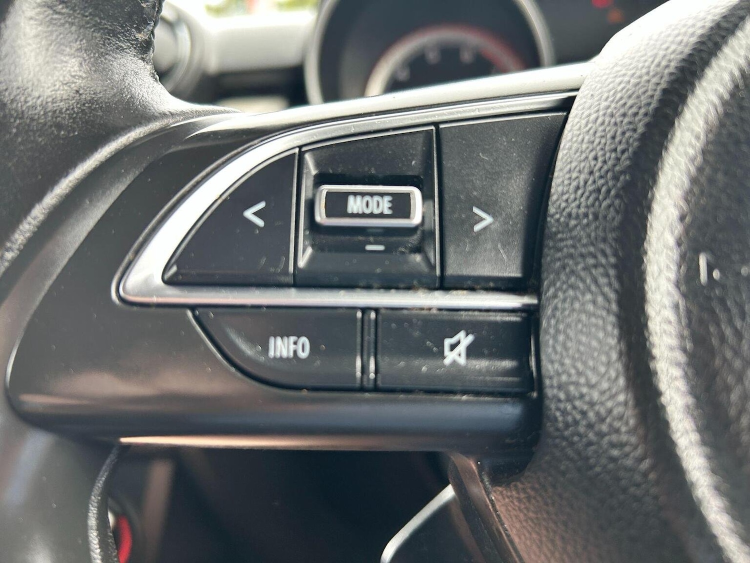 Used Suzuki Swift 2018 for sale - 77802380: Photo 35