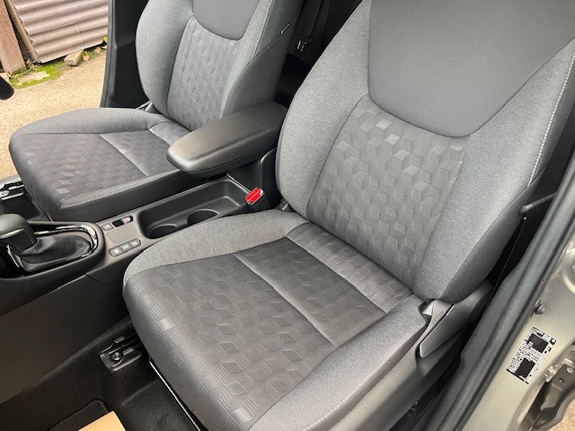 Used Toyota Yaris 2024 for sale - 76302592: Photo 17