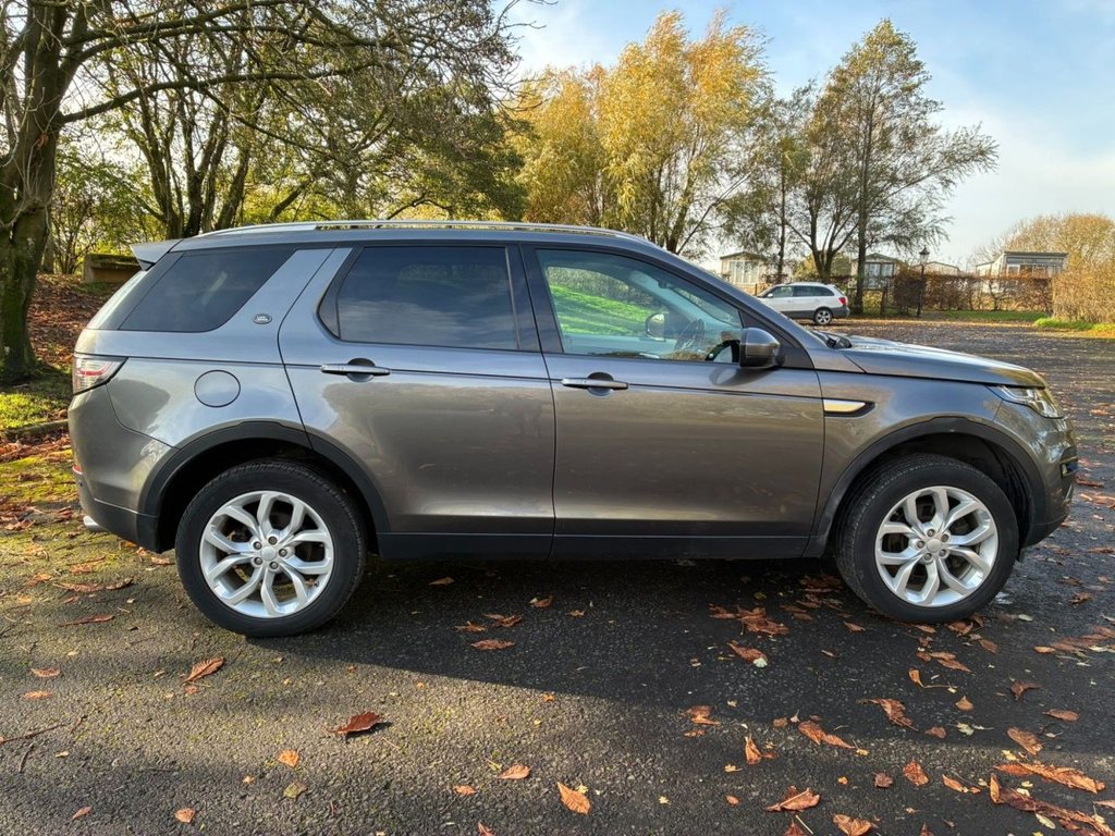 Used Land Rover Discovery Sport 2016 for sale - 76510035: Photo 2