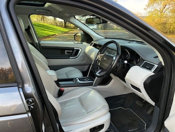 Used Land Rover Discovery Sport 2016 for sale - 76510035: Photo