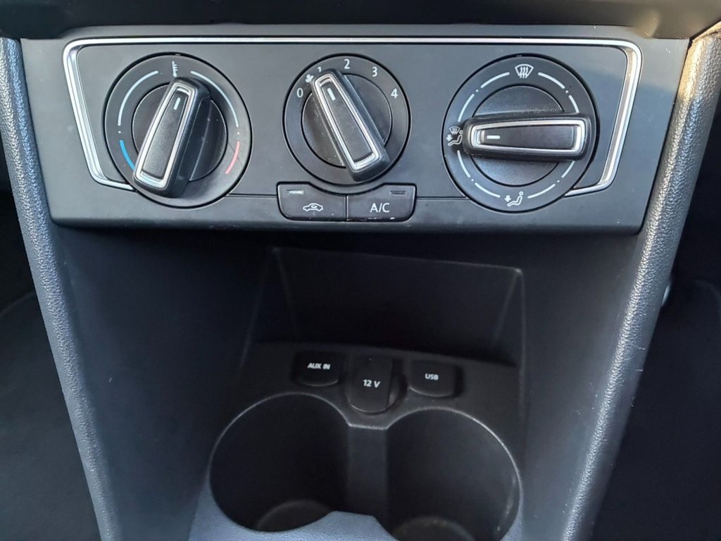 Used Volkswagen Polo 2015 for sale - 76642833: Photo 17