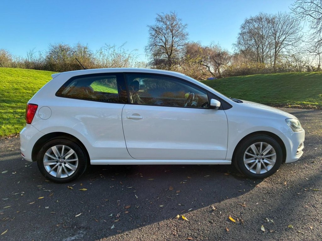 Used Volkswagen Polo 2015 for sale - 76642833: Photo 2