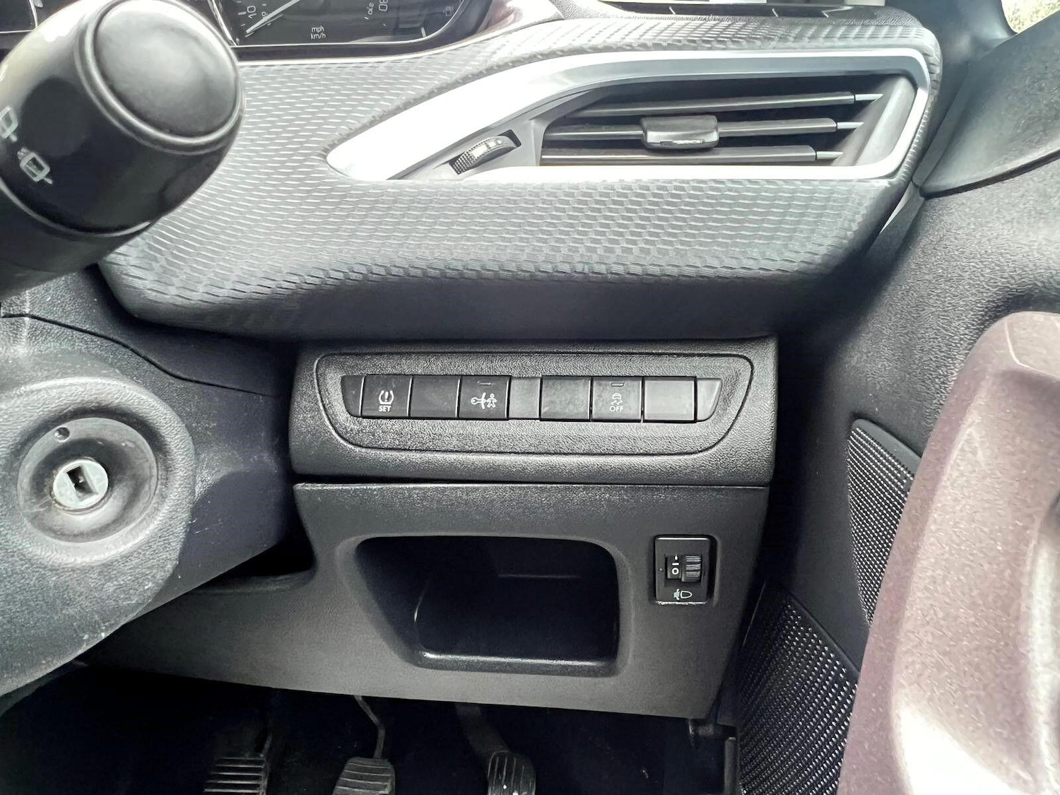 Used Peugeot 2008 2014 for sale - 76590662: Photo 31