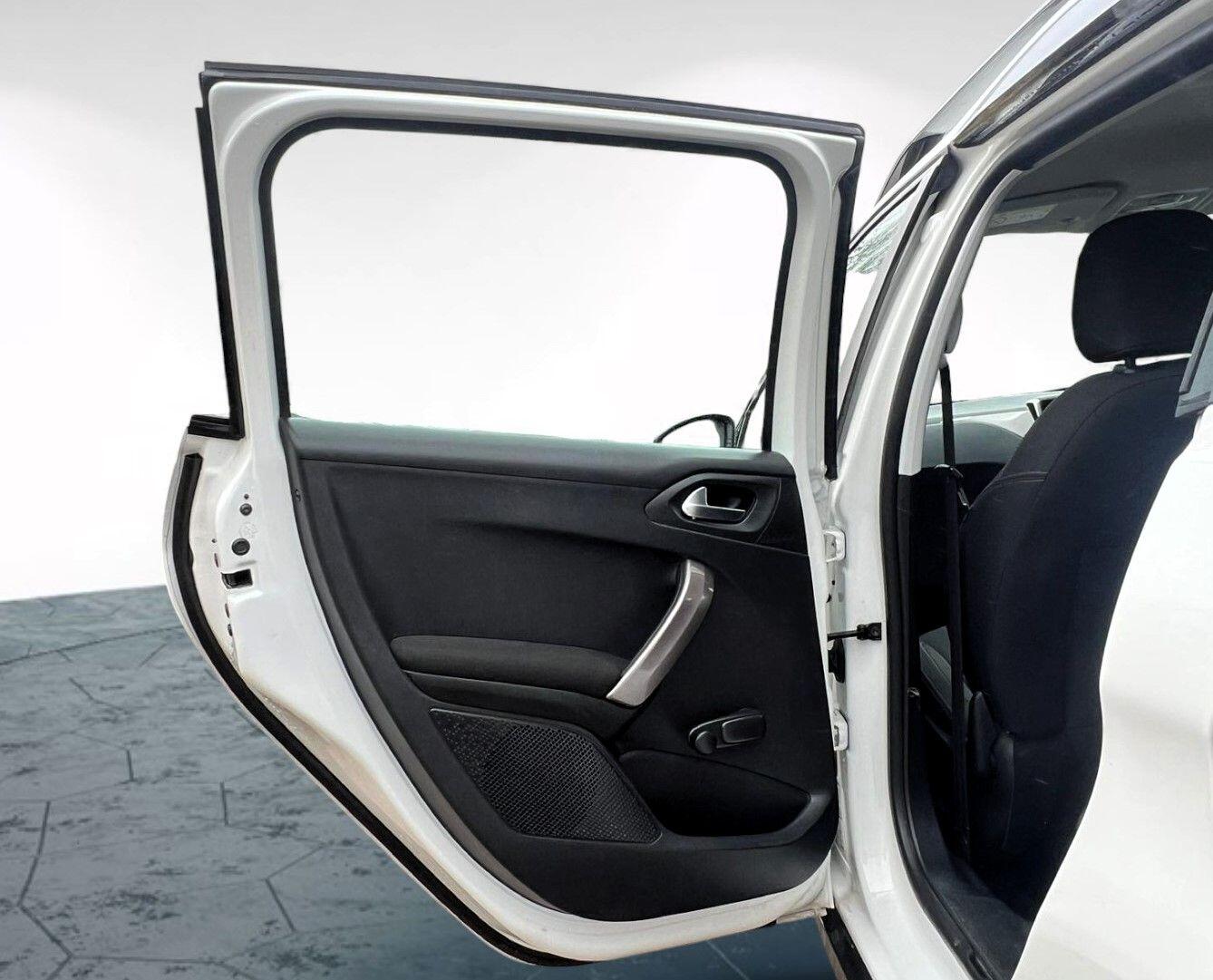 Used Peugeot 2008 2014 for sale - 76590662: Photo 42