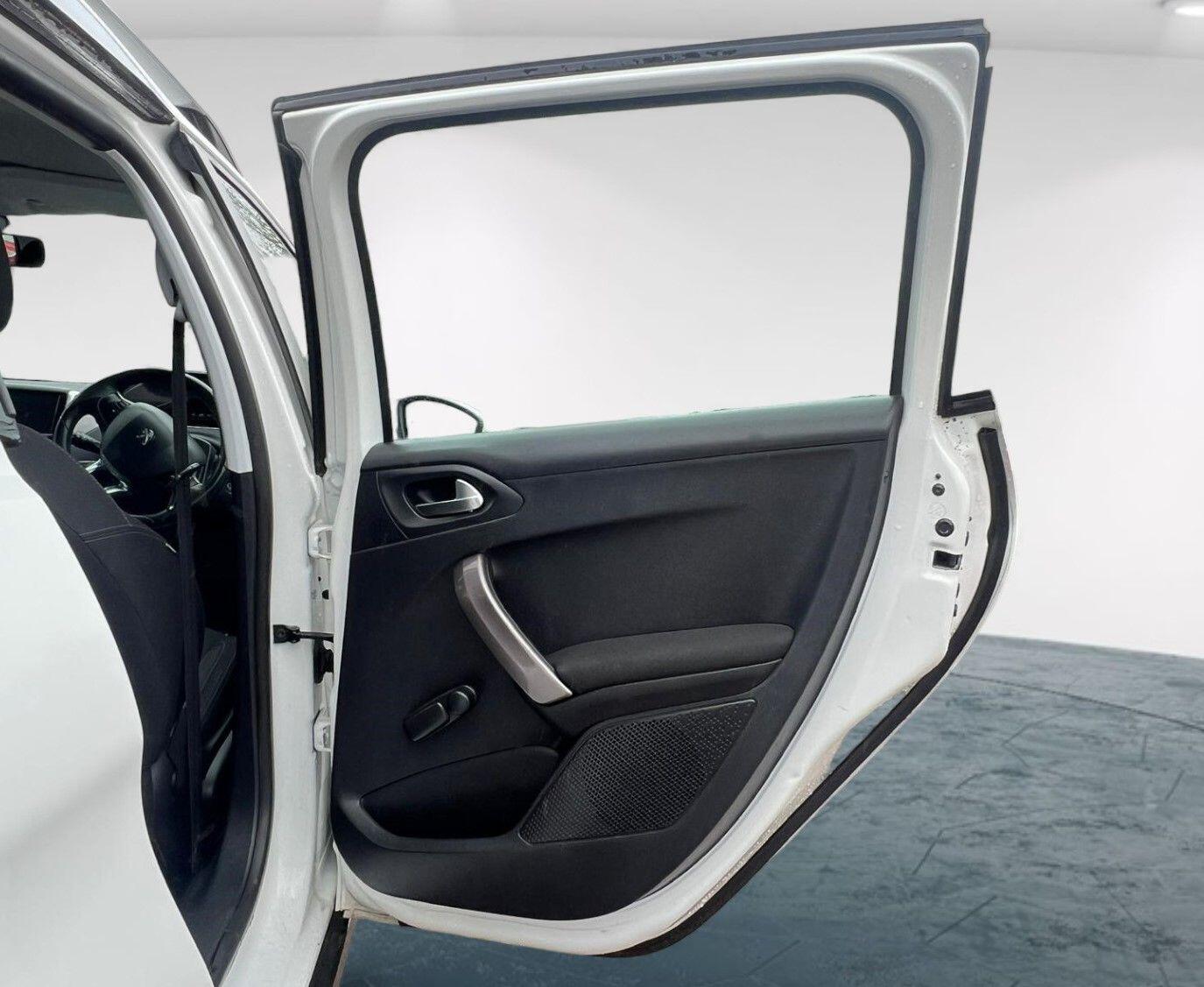 Used Peugeot 2008 2014 for sale - 76590662: Photo 43