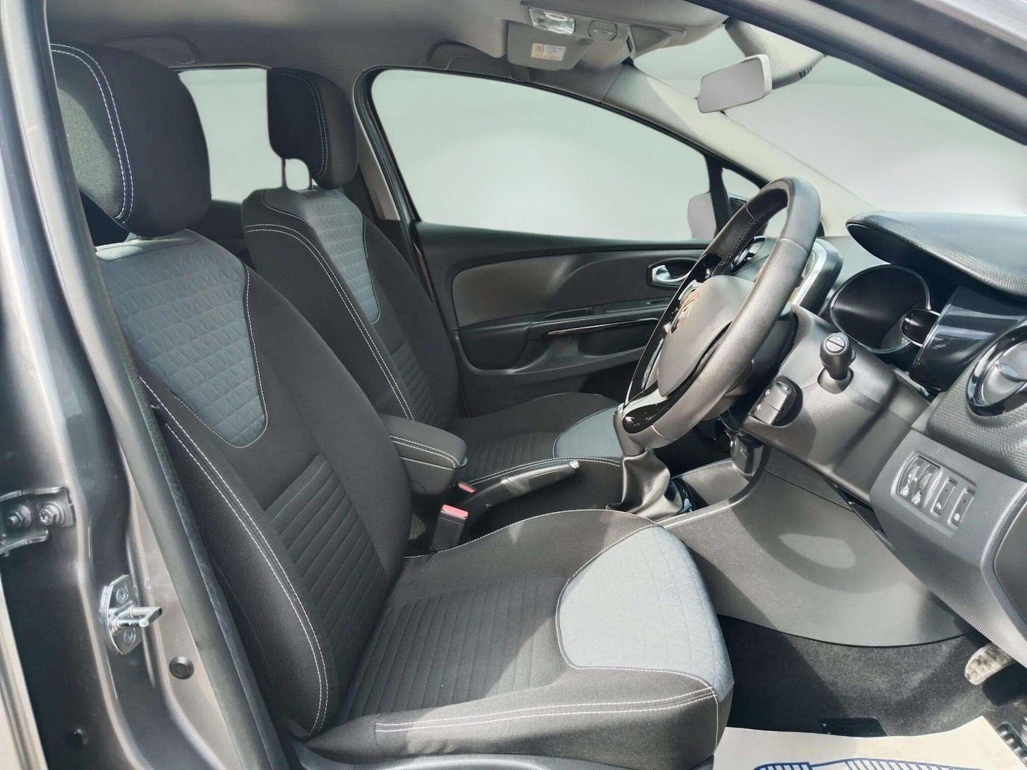 Used Renault Clio 2015 for sale - 76186984: Photo 13