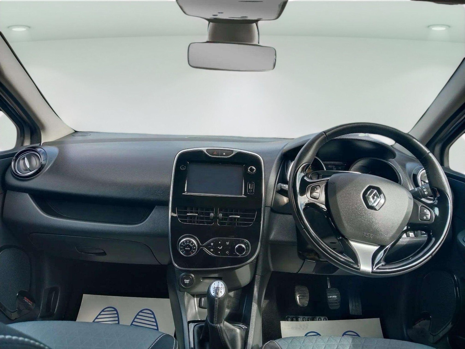 Used Renault Clio 2015 for sale - 76186984: Photo 15