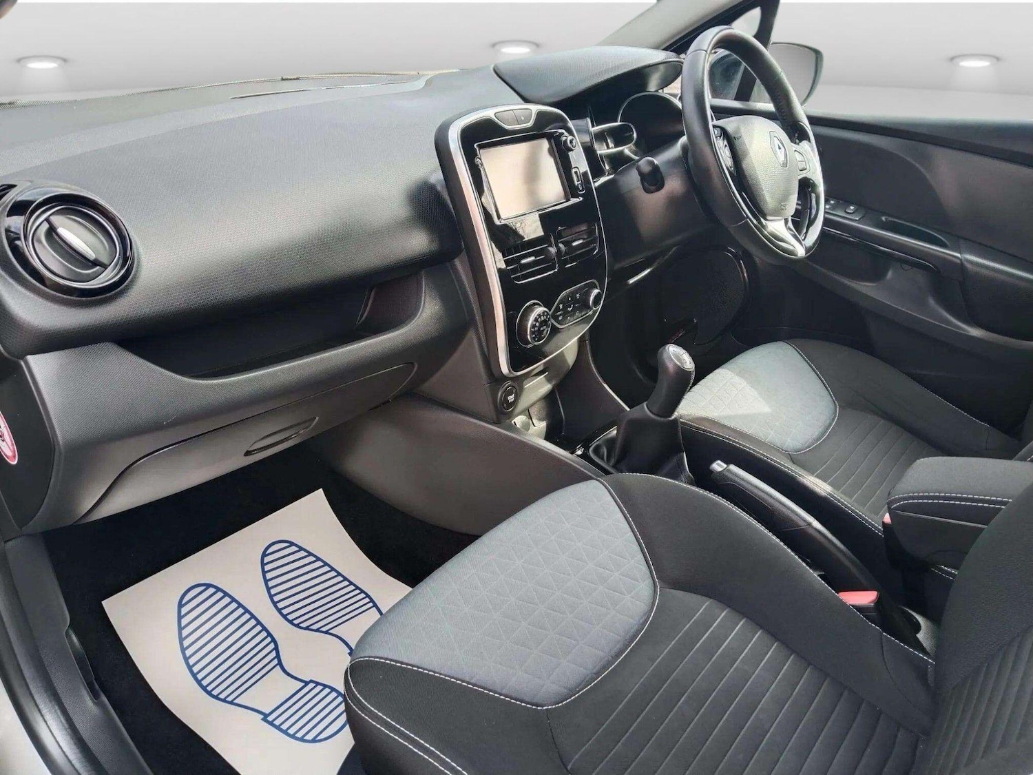 Used Renault Clio 2015 for sale - 76186984: Photo 17