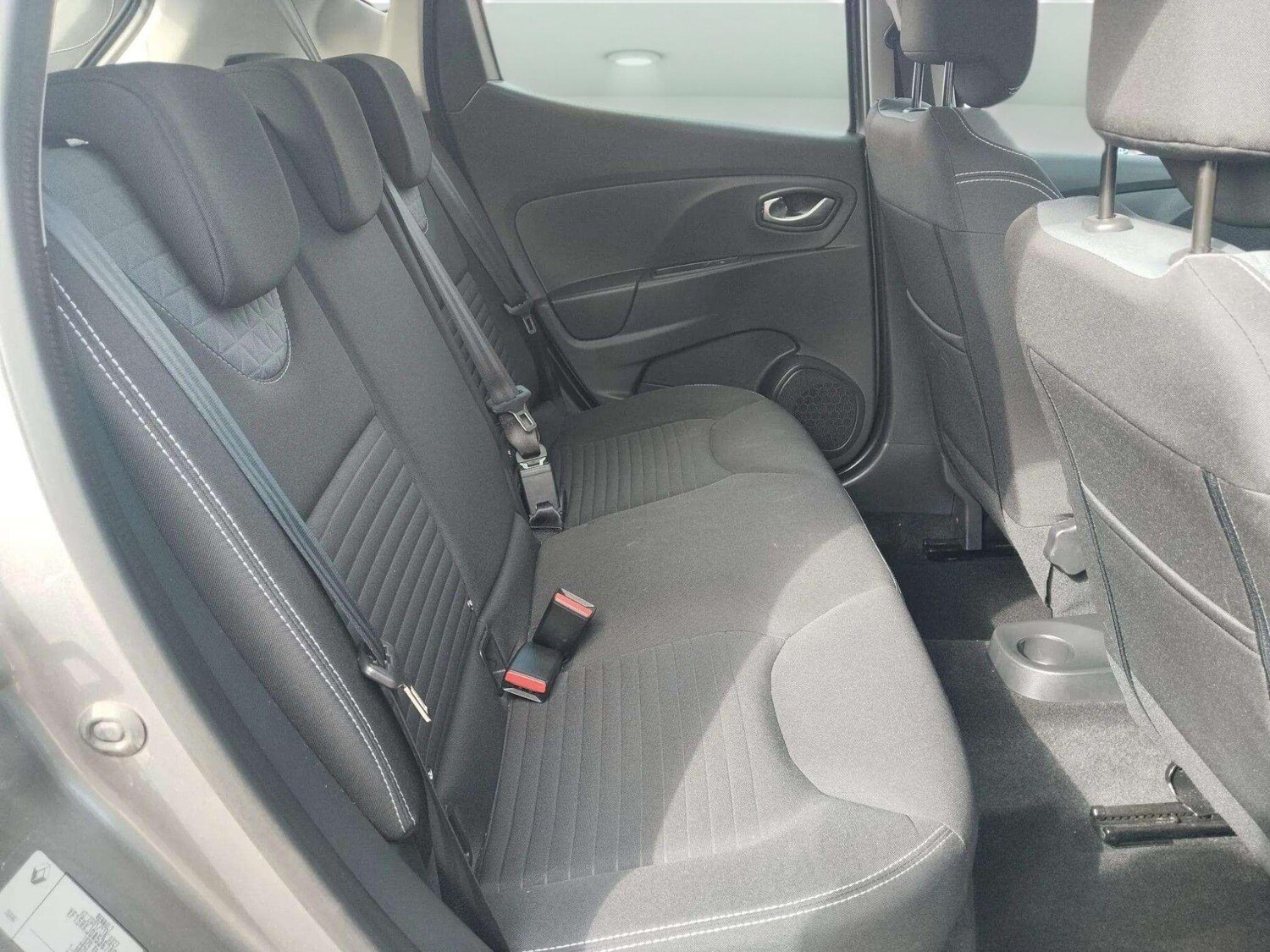 Used Renault Clio 2015 for sale - 76186984: Photo 18