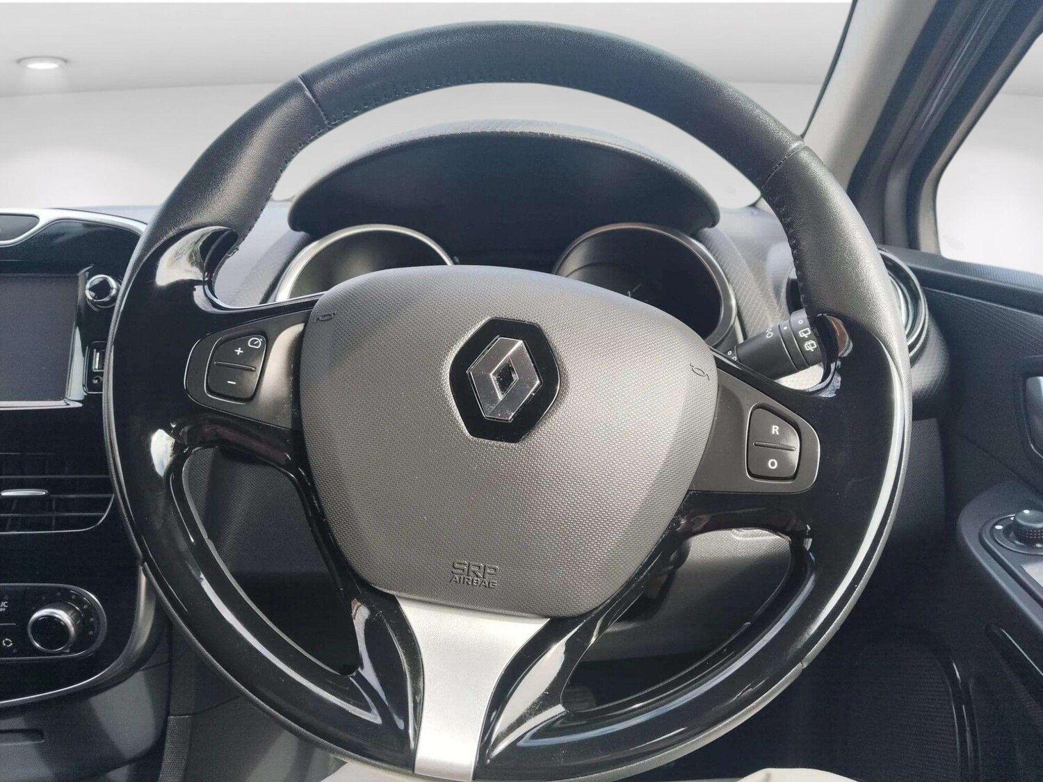 Used Renault Clio 2015 for sale - 76186984: Photo 21